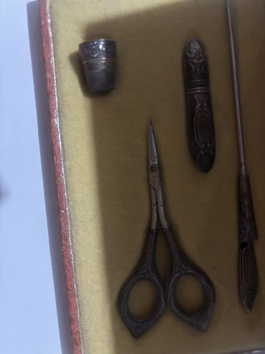 Conjunto de costureira com msis de 60 anos em prata de lei