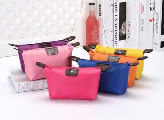 Kosmetyczka jednokolorowa na suwak 26 cm