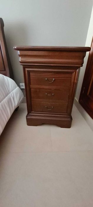 Cama Casal + 2 mesas cabeceira