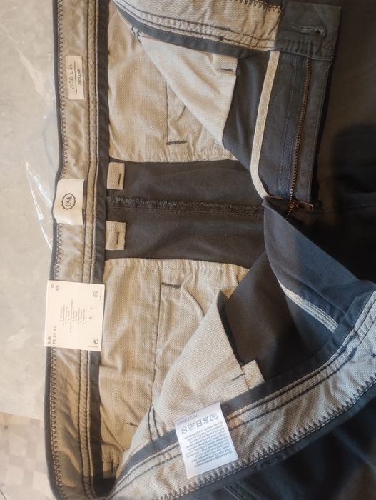 Чинос классика фирмы  C & A.  размер W38/L34 новые с бумажными бирками