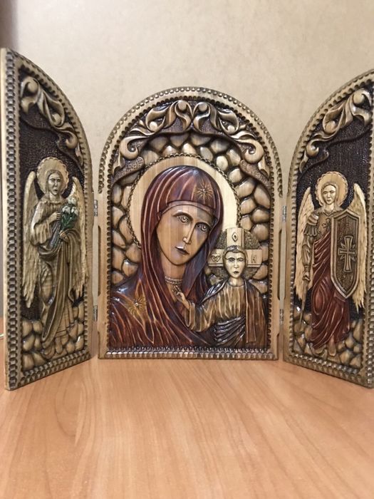 Продам иконы, картины и полочку