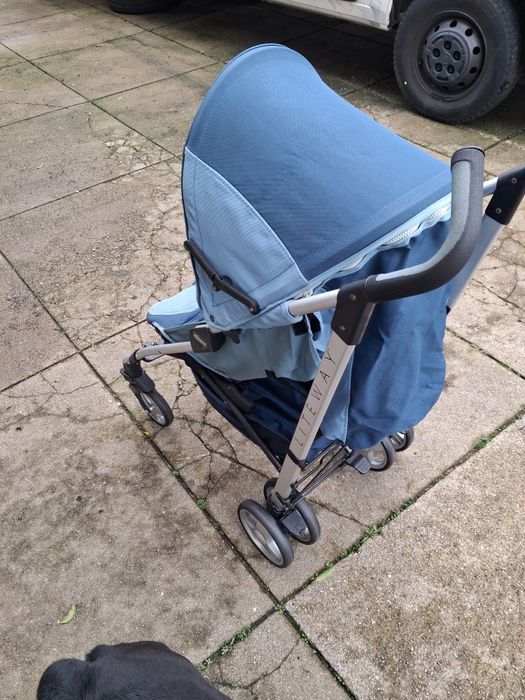 Vendo carrinho de passeio da chicco pouco uso