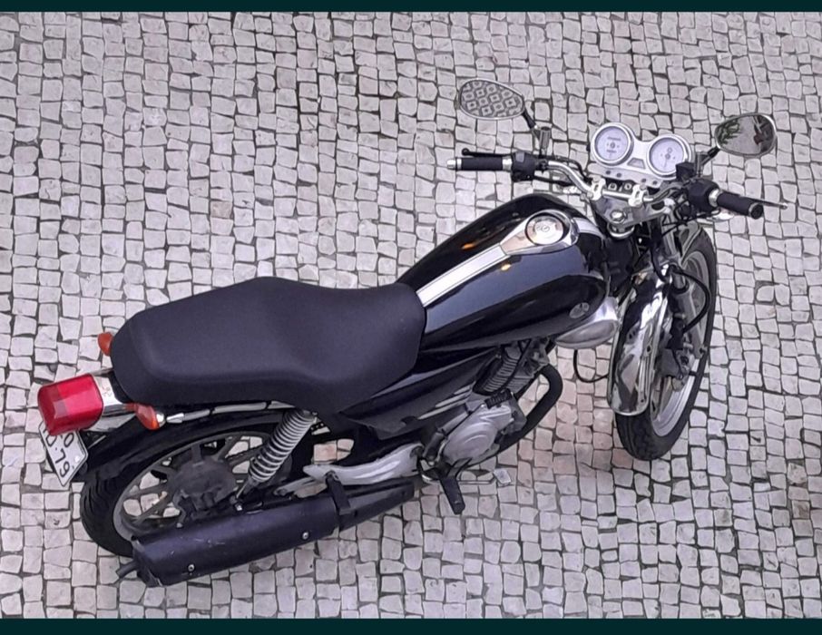 Moto Yamaha 125   .