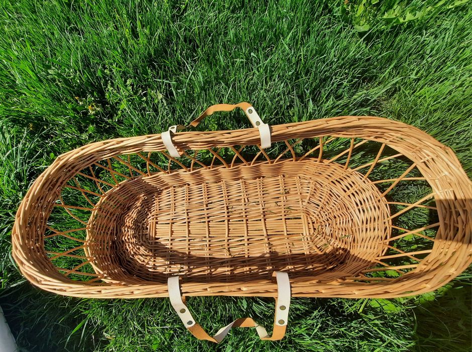 Плетене ліжечко для немовлят