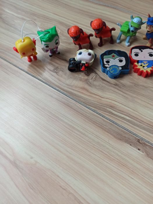 Figurki kinder joy DC Joker Flash i Psi Patrol