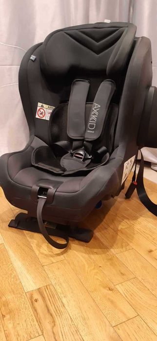 Najbardziej bezpieczny fotelik samochodowy Axkid Minikid 2.0, czarny