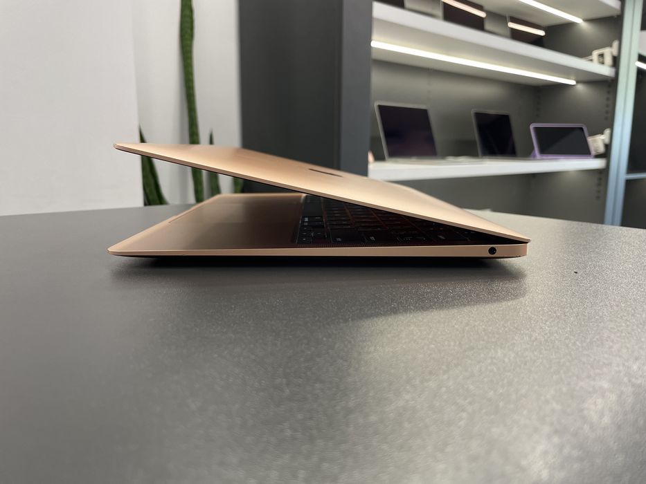MacBook Air 13 2020 i3/8/256 АКБ 80% - Магазин - ГАРАНТІЯ #101637