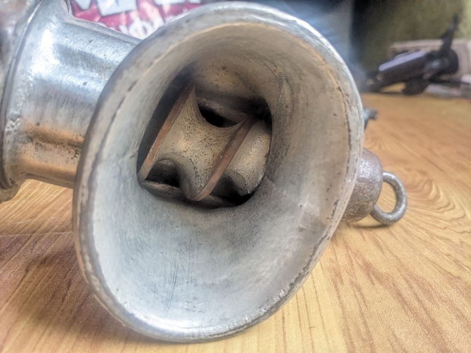 Мясорубка механическая продается