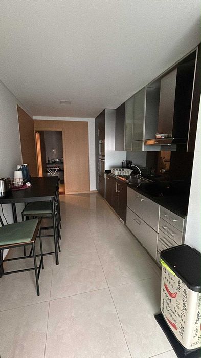 Apartamento com quartos partilhados