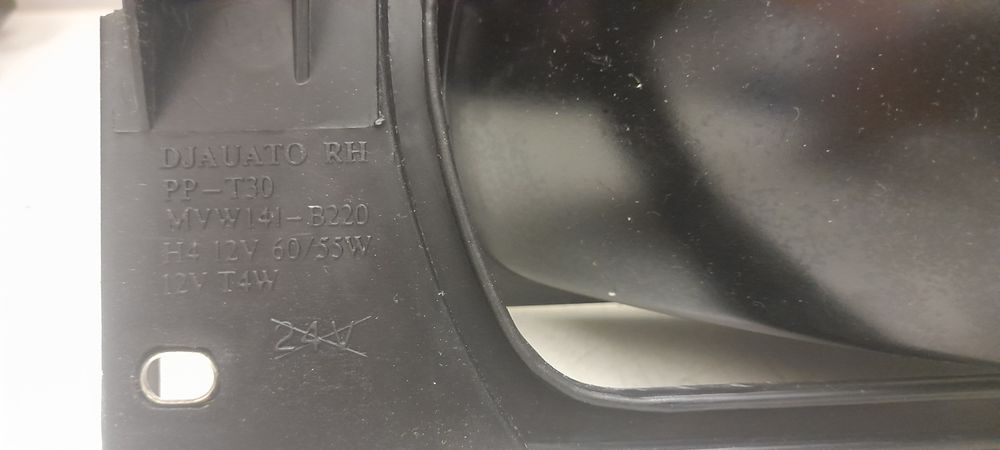 Farol lado direito polo g40