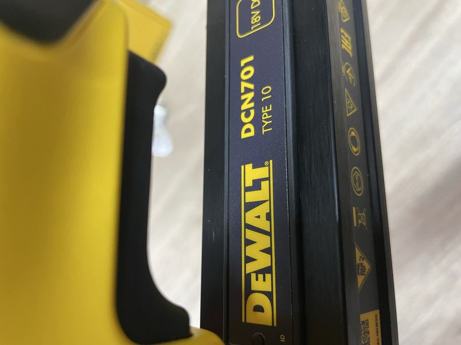 DeWalt DCN701/акцмуляторний степлер деволт