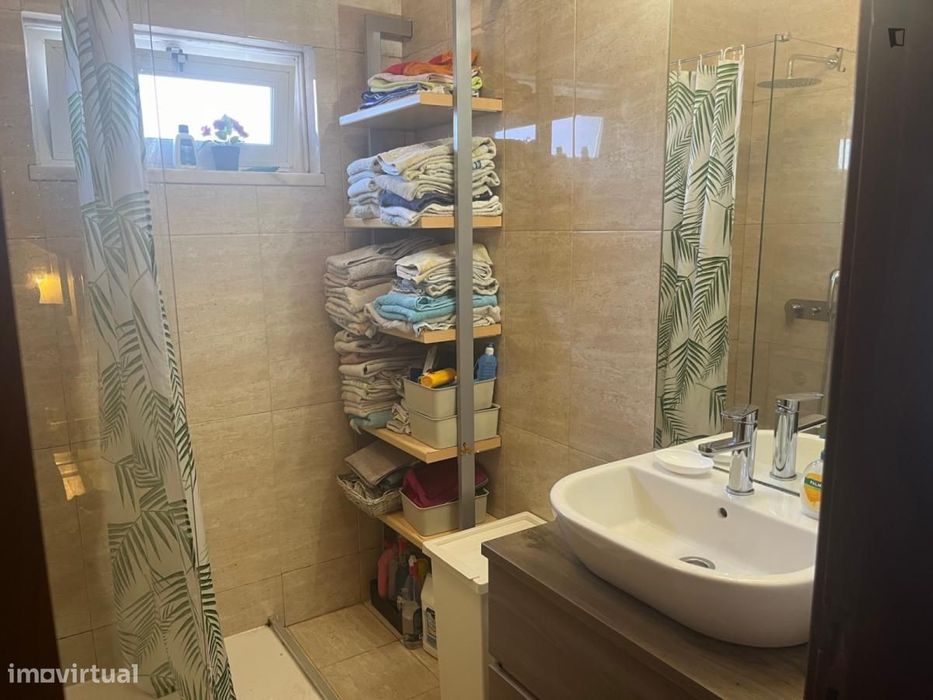 Quarto - localizado em Benfica Lisbon