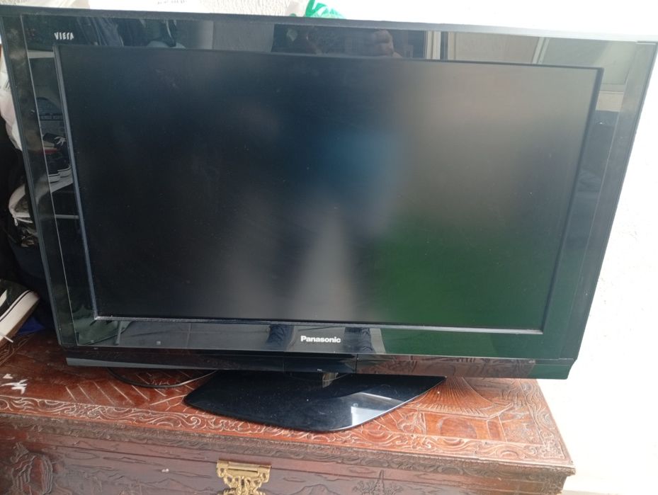 Vendo TV 32". apenas  está funcionando só precisa de um controle