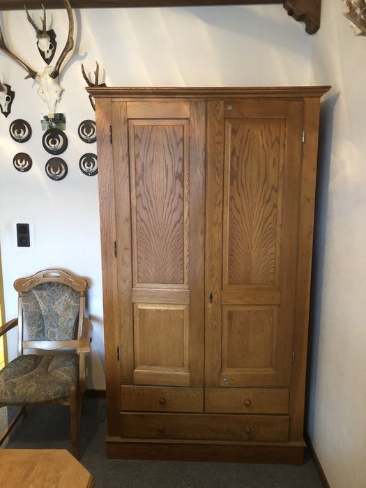 Sejf stalowy na broń, masywny.