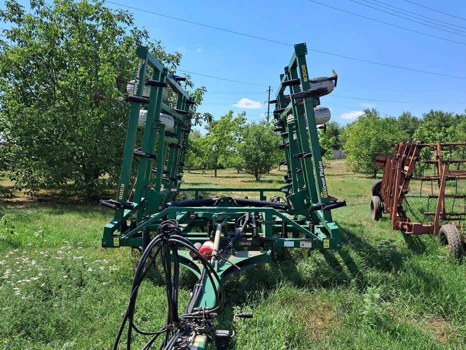 Продам культиватор Great Plains 8308