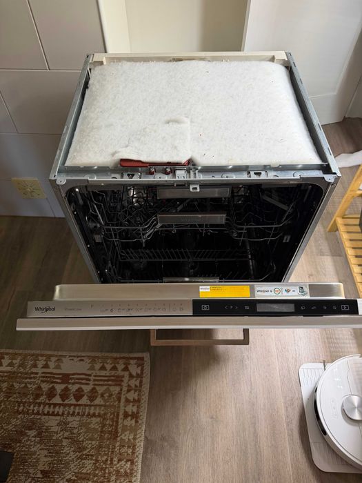 Máquina de lavar loiça Whirlpool PowerClean de encastre