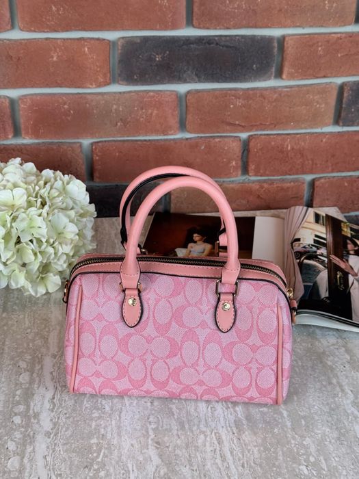 Сумка Coach Mini Rowan Crossbody  In Signature  розова