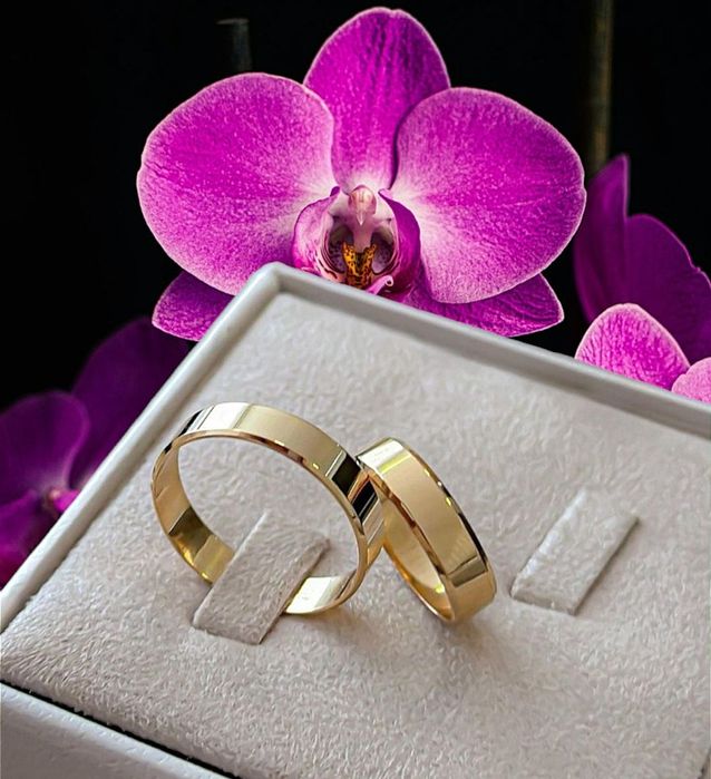 Wspaniała Para Złotych Ślubnych Obrączek