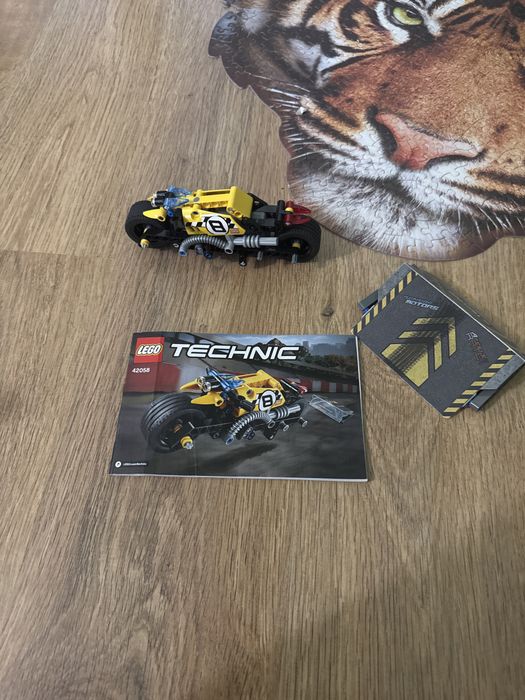 Мотоцикл для трюків Lego (42058)