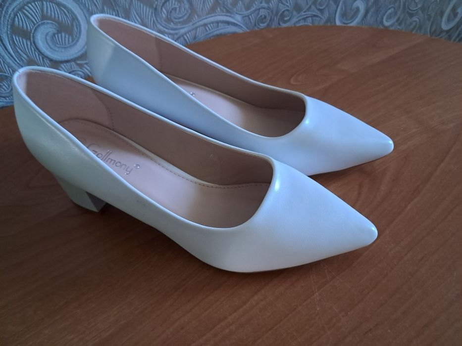 Туфли белые 38 размер