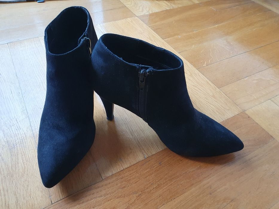 Czarne botki na szpilce 8 cm New Look 38 zamszowe w szpic eleganckie