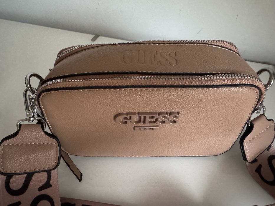 Mala Guess com alça transpassada