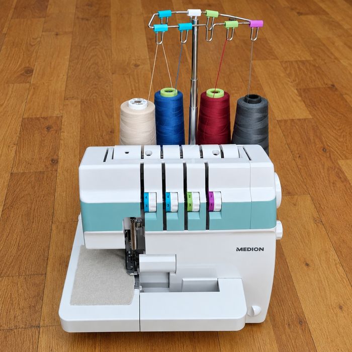 Máquina Overlock MEDION – 150 €