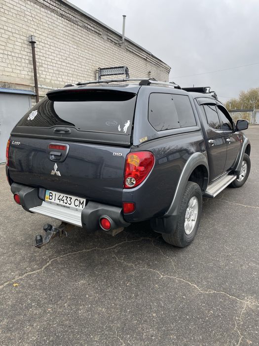 mitsubishi l200.