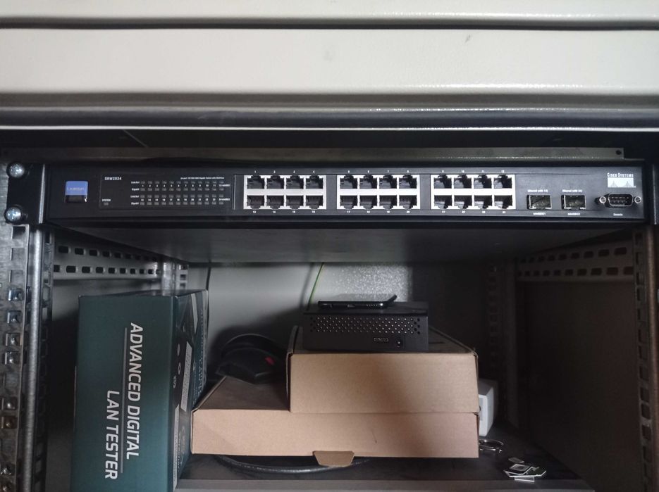 Linksys Cisco SRW 2024 Switch 24 portowy