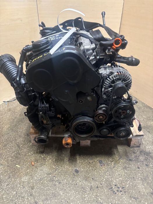 BLB kompletny NA CZESCi głowica  silnik Audi A4 / A6 2.0 TDI 140KM / 103kW Silnik Blb stoi na części głowica turbina wtrysk wtryski alternator kolektor pompa tłok miska