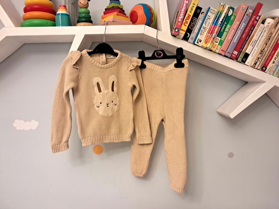 Komplet zestaw sweterkowy dla dziewczynki