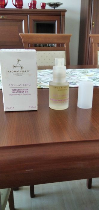 AROMATHERAPY Associates Anti- Ageing