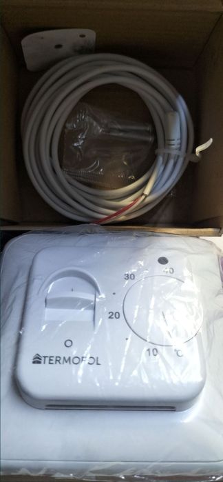 Termostat folia z czujnikiem.
