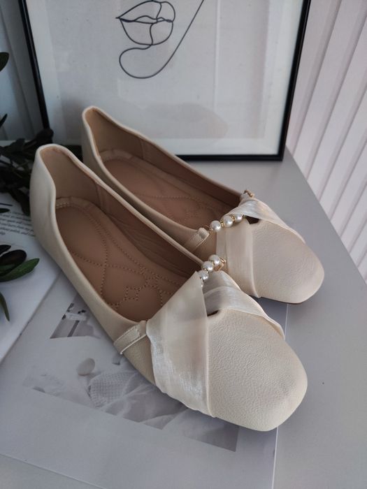 Kremowe buty wsuwane baleriny damskie