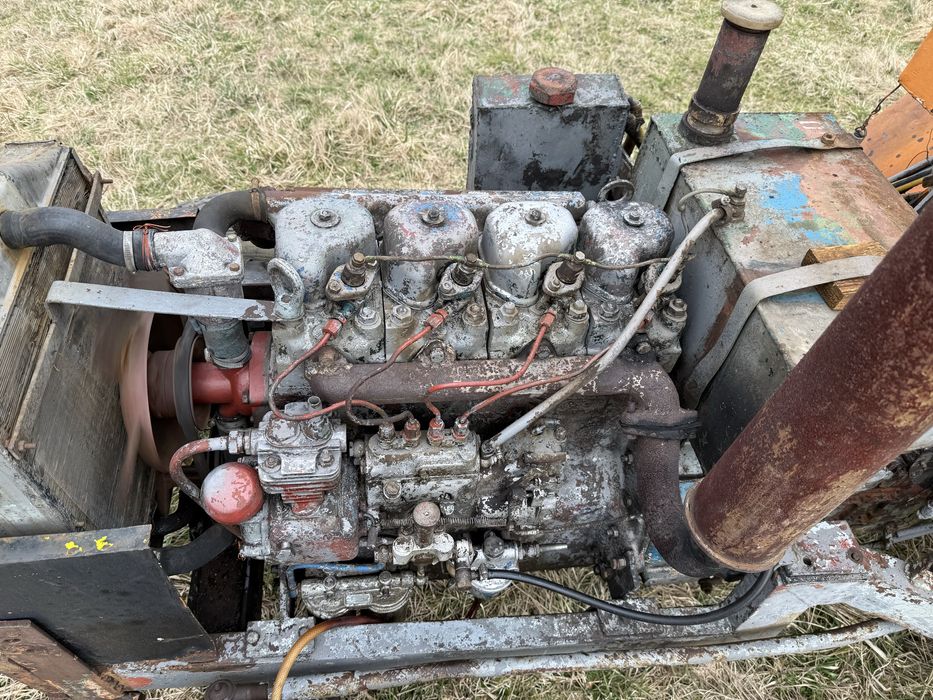 Traktor Sam.  Silnik 4011