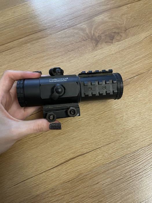 Оптичний приціл KONUS з кріпленням