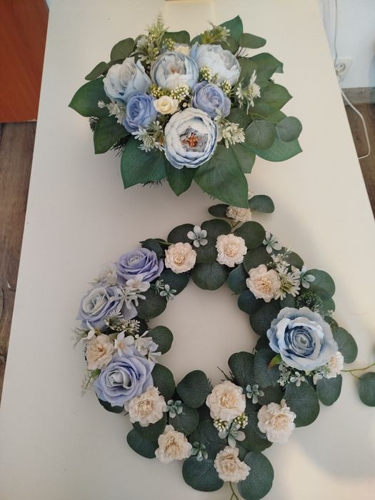 Piękny niebieski zestaw na grób