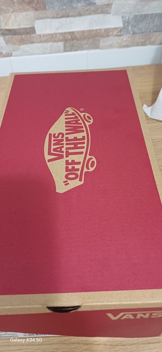 Vans novos em caixa n 42