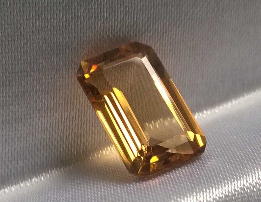 Andaluzyt  4.3 CT ,  12.2 x 7.7 mm