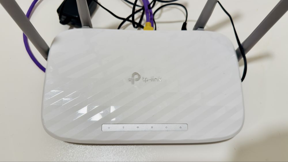 Router TP-Link de quatro antenas com bastante potencia