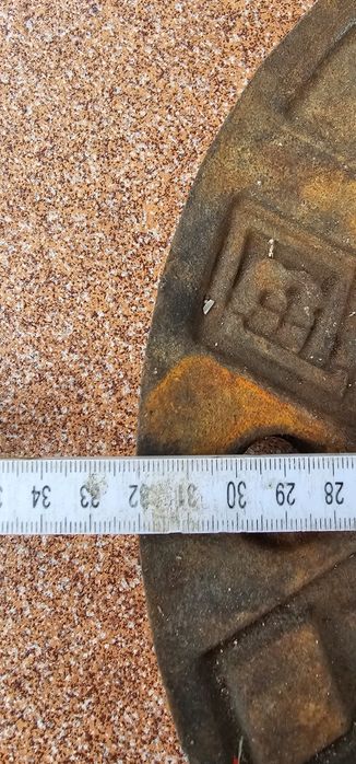 Właz żeliwny pokrywa studzienki d400 320 mm