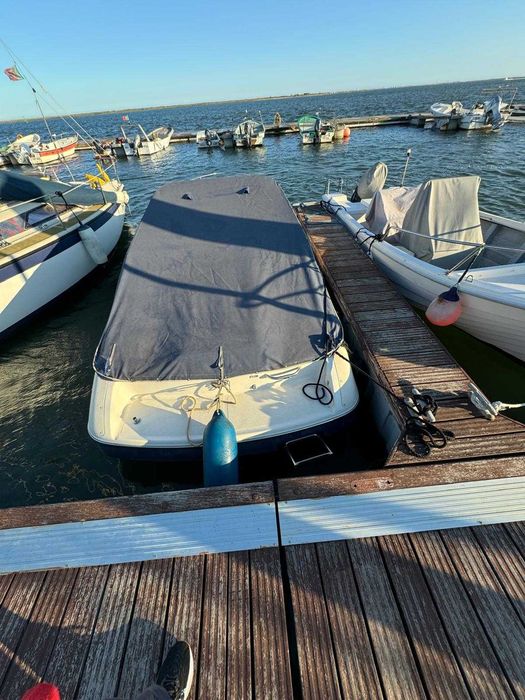 Bayliner 2052 Cuddy Cabin 1988 – Mercruiser 3.0L Inboard em Bom Estado