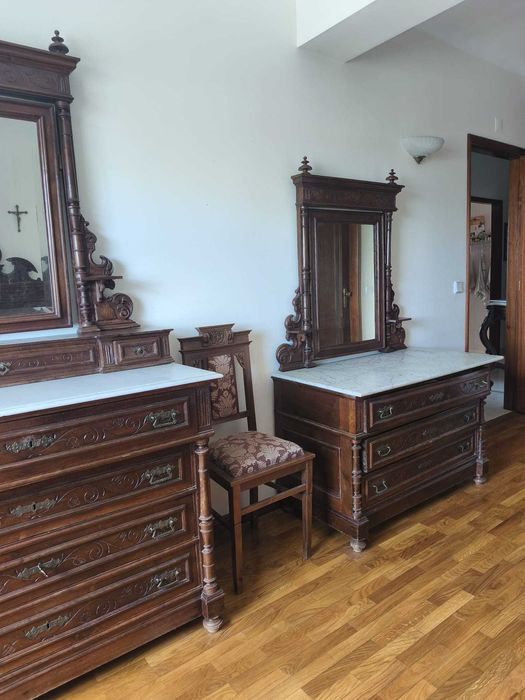 Mobília (antiga) de Quarto: Cómodas + 2 Cadeiras Estofadas