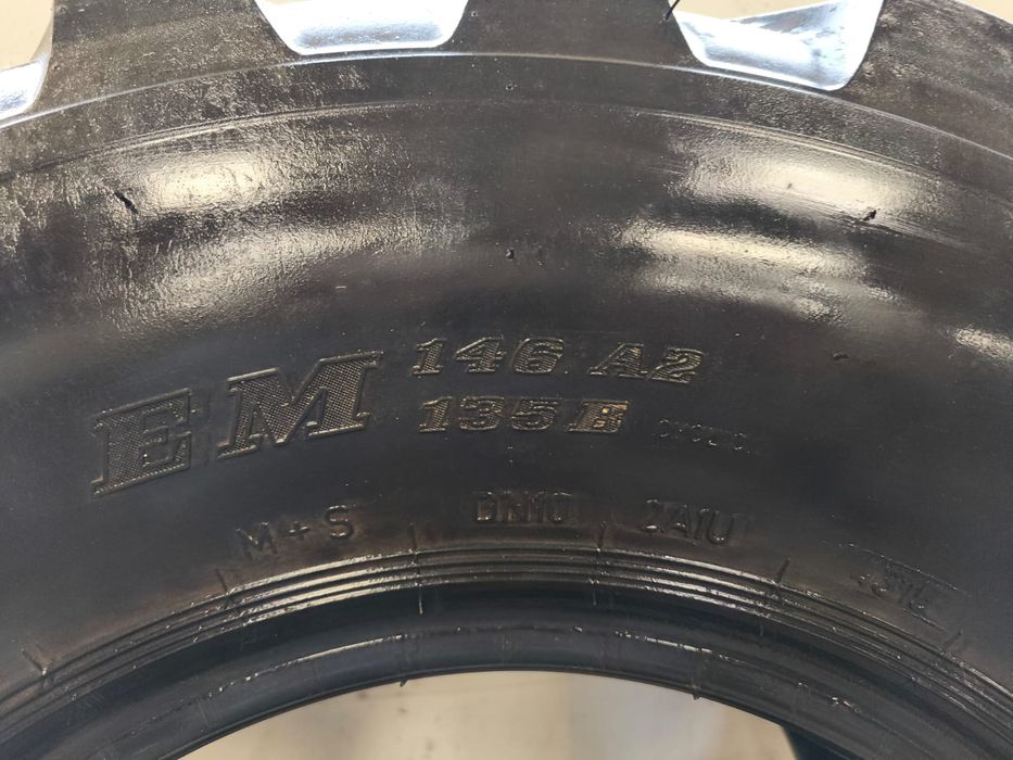 365/70R18 Dunlop SP T9