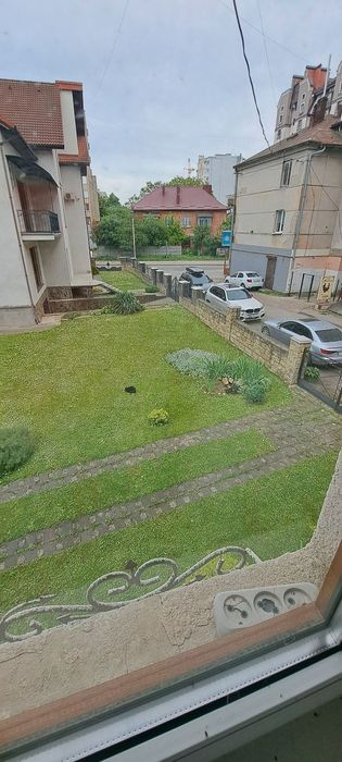 Продам особняк в центрі 120м2 є 6 соток землі та гараж