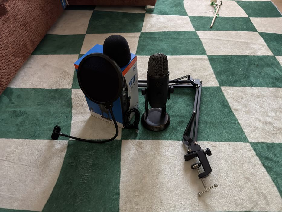 Microfone Blue Yeti X + Braço de mesa e acessórios