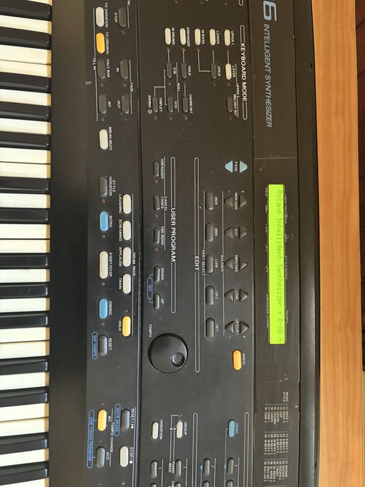 Teclado Roland E-86