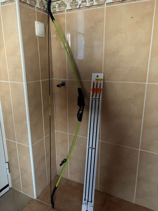 Arco Discovery 300 mais 3 flechas discovery 300 de 81 cm