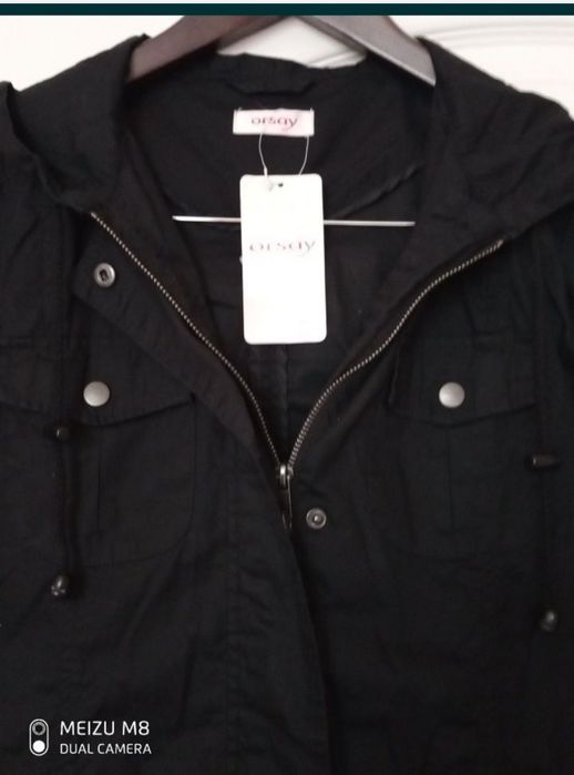 Стильна вітровка Orsay.