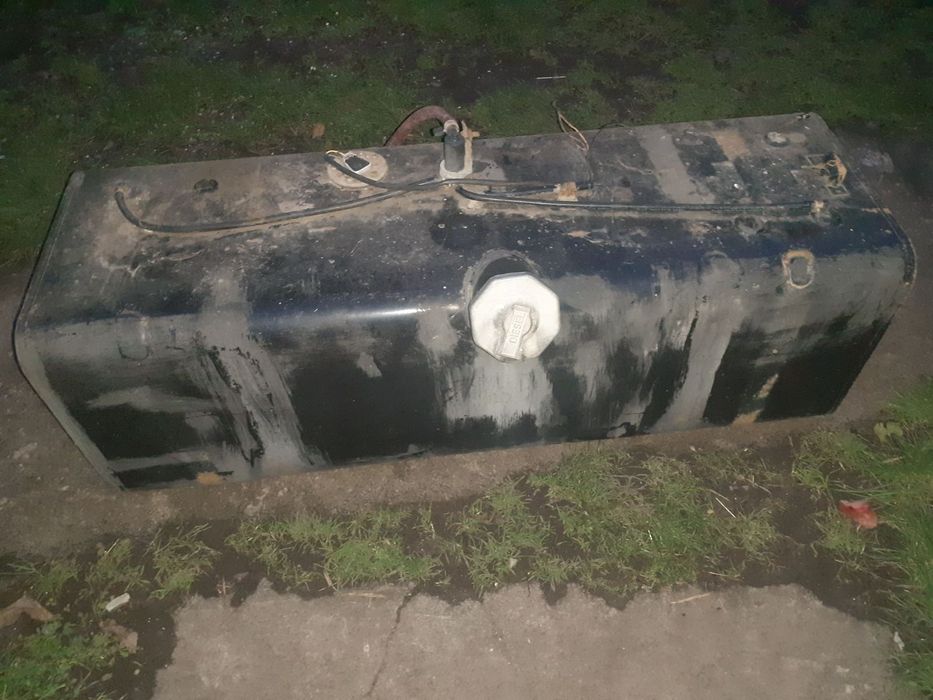 Бензобак                              .